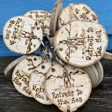 Load image into Gallery viewer, Personalised Driftwood keyrings
