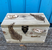 Load image into Gallery viewer, PERSONALISED HANDMADE BOX/ PERSONALISED WITH FREEHAND PYROGRAPHY
