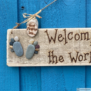 PERSONALISED BABY PEBBLE ART PLAQUE/WELCOME TO THE WORLD