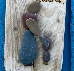PERSONALISED PEBBLE ART PLAQUE/ "MOTHER'S HOLD THEIR CHILDRENS."